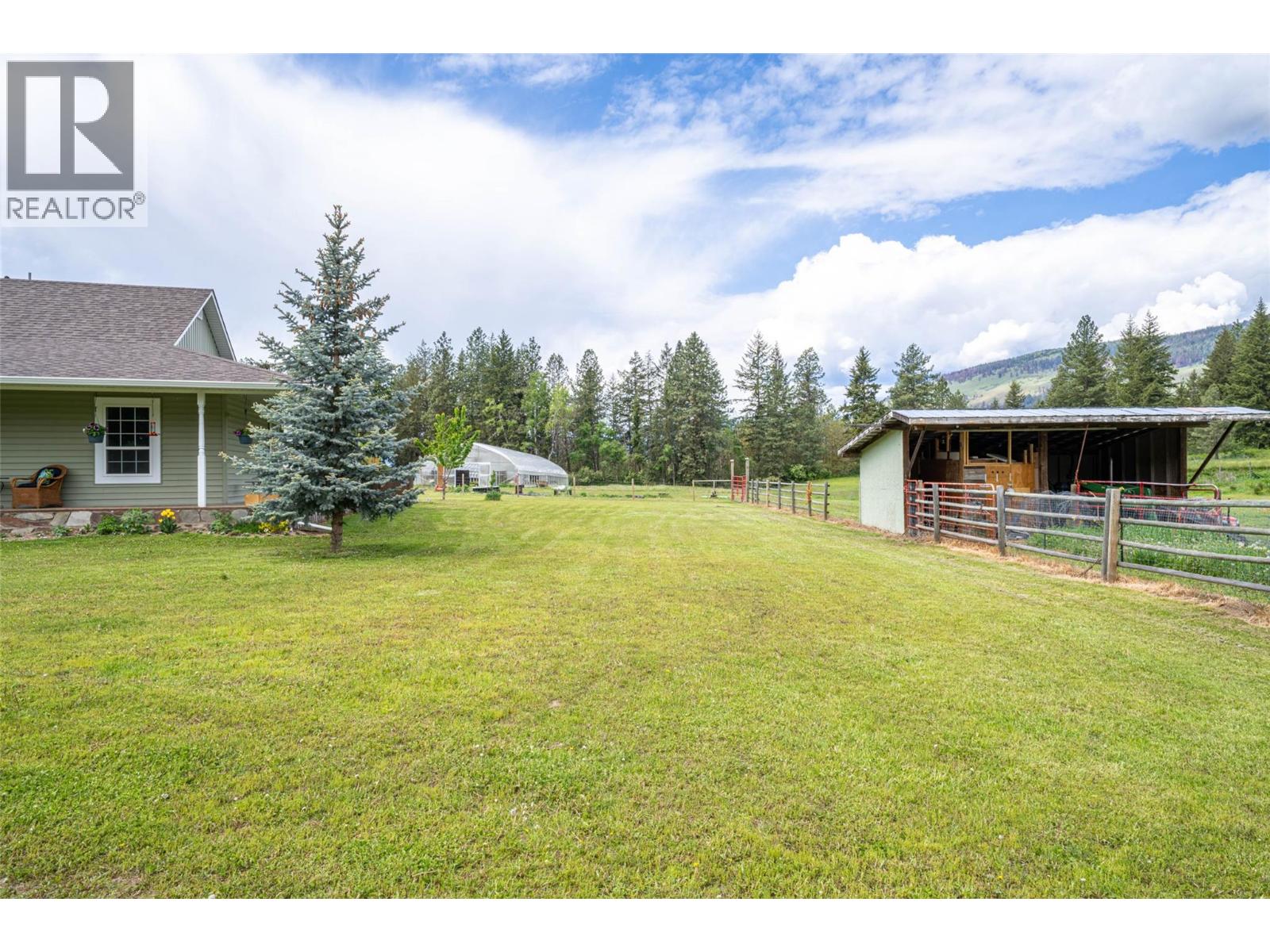  4858 Salmon River Road, Spallumcheen