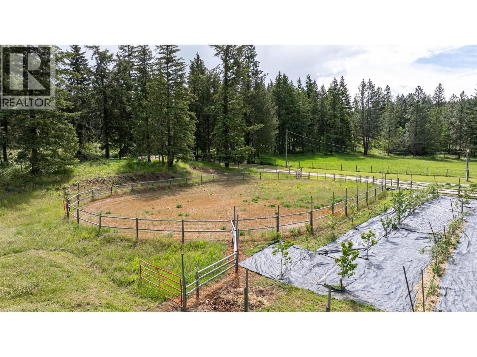  4858 Salmon River Road, Spallumcheen