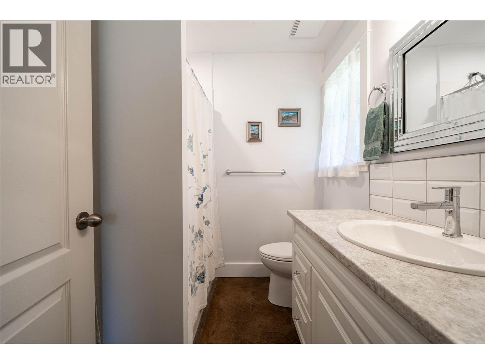  4858 Salmon River Road, Spallumcheen