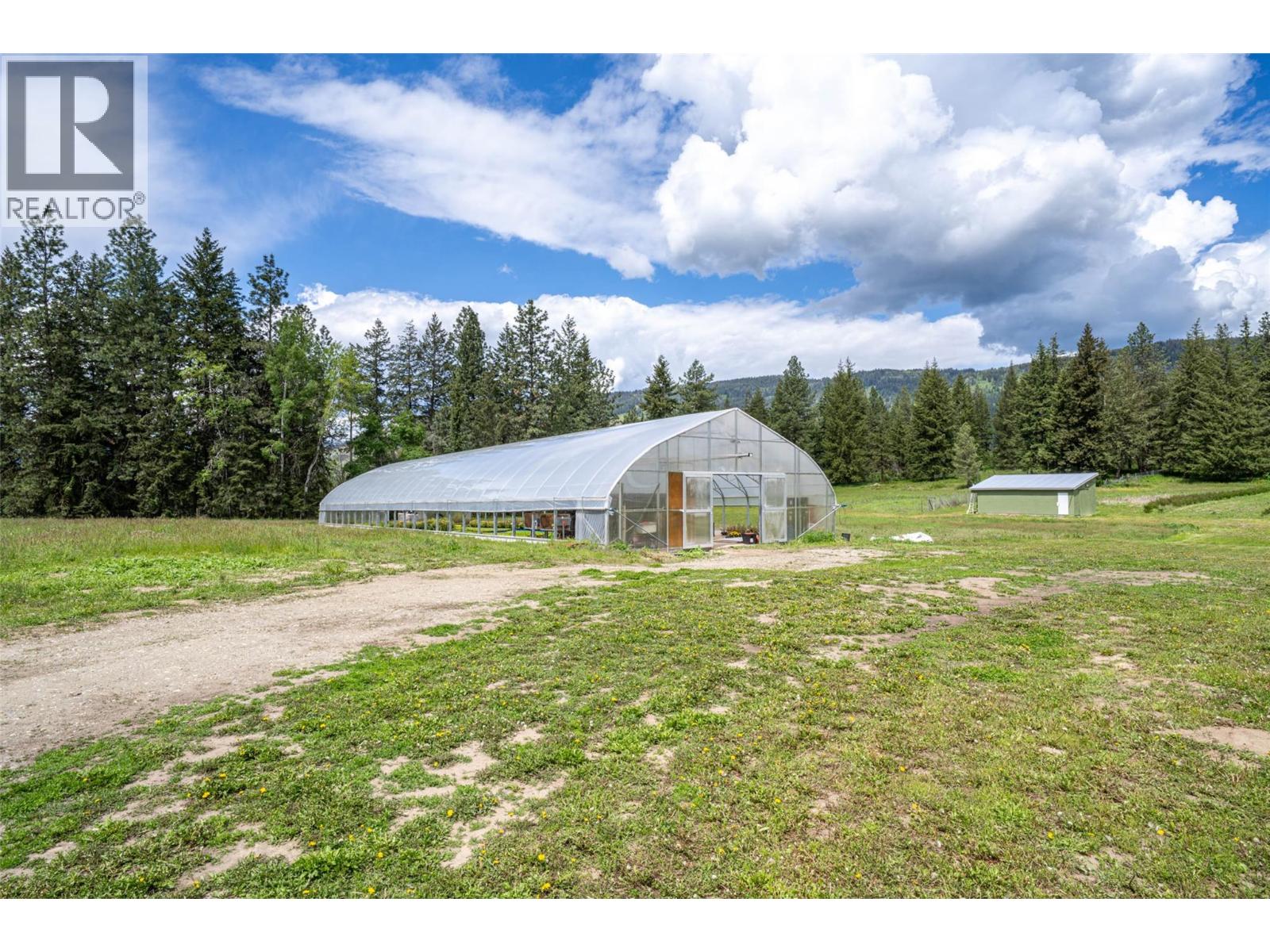  4858 Salmon River Road, Spallumcheen