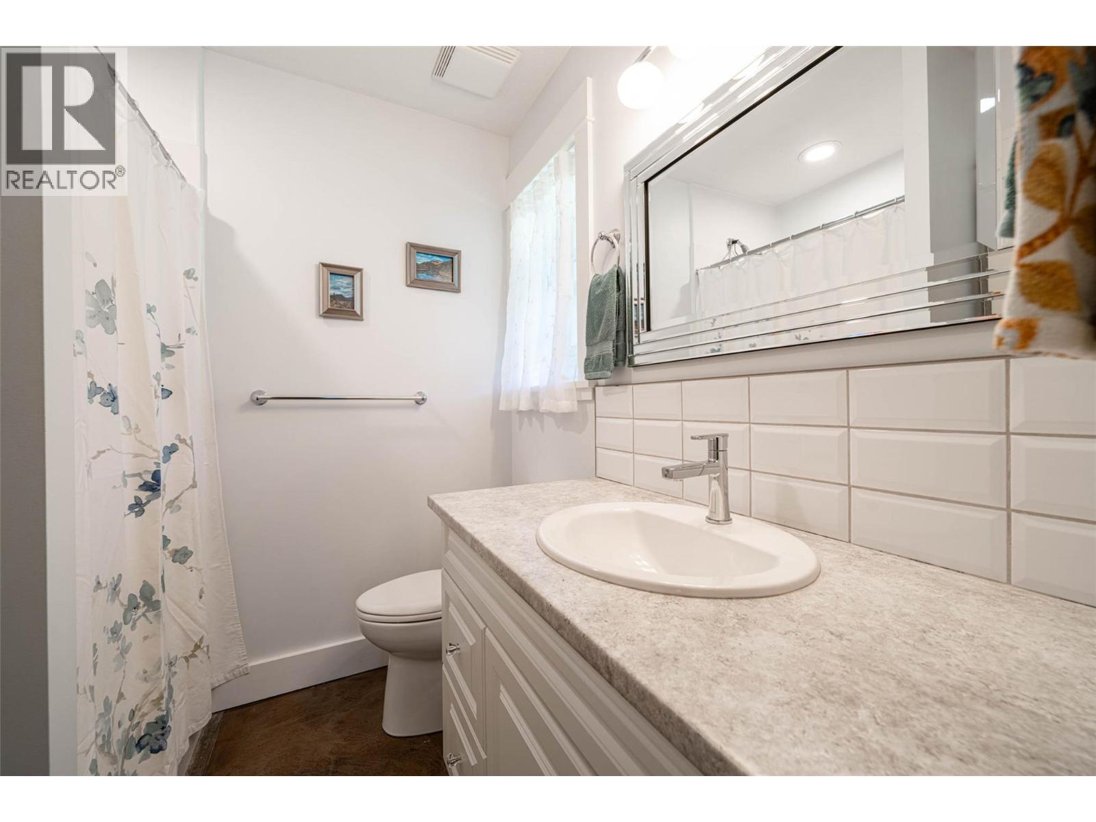  4858 Salmon River Road, Spallumcheen