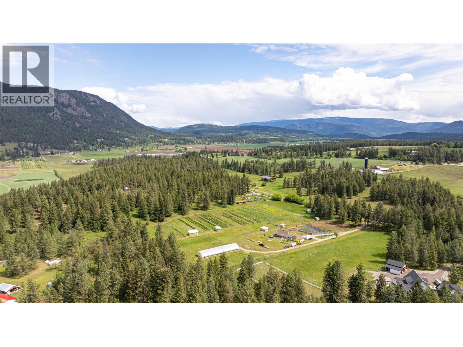  4858 Salmon River Road, Spallumcheen