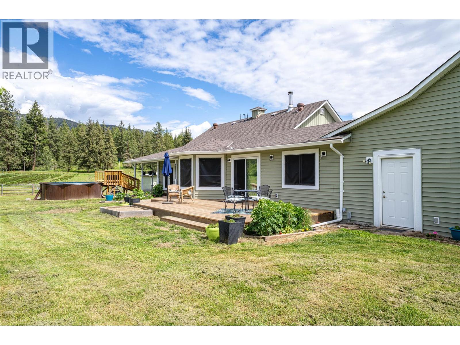  4858 Salmon River Road, Spallumcheen