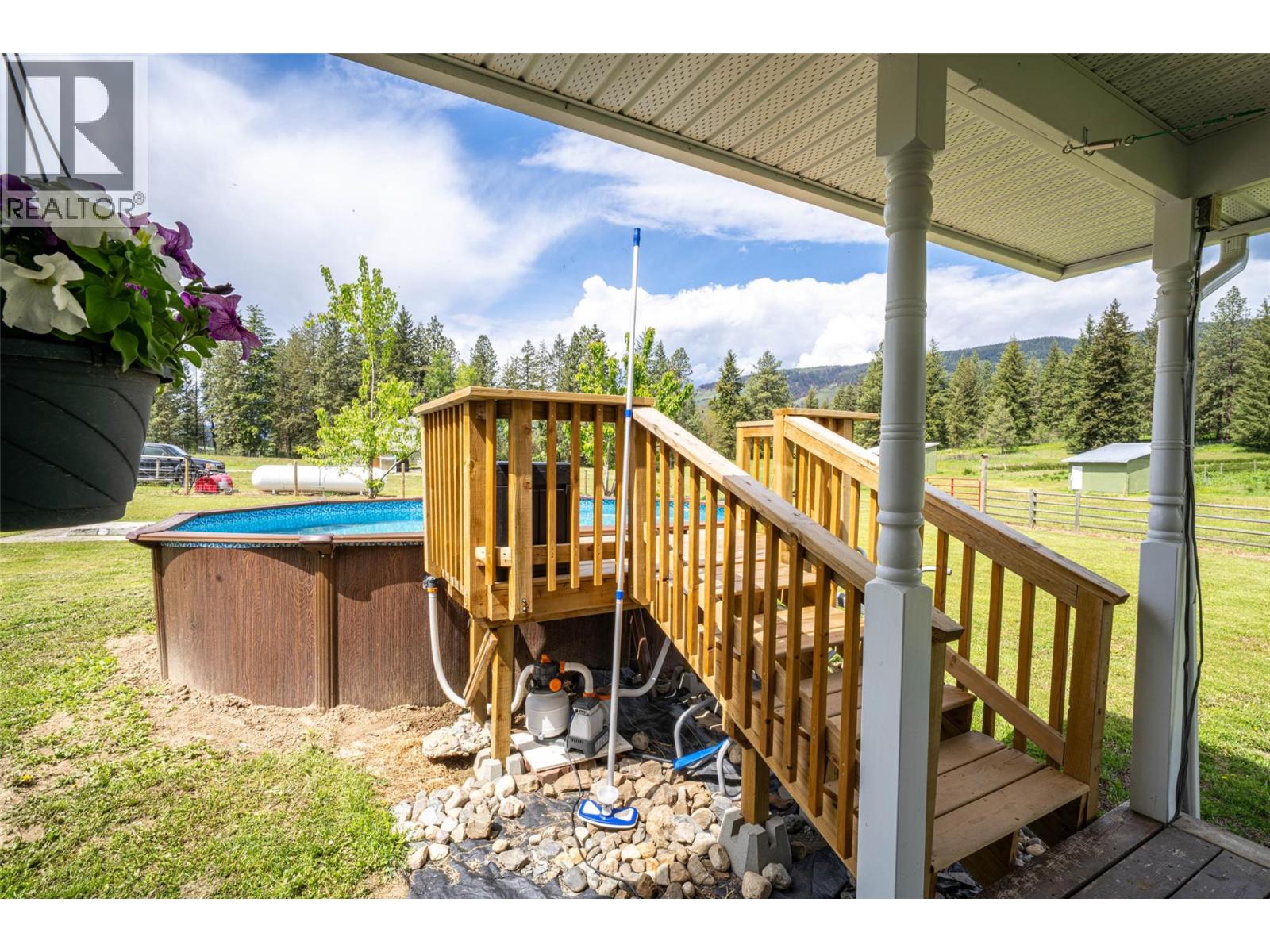  4858 Salmon River Road, Spallumcheen