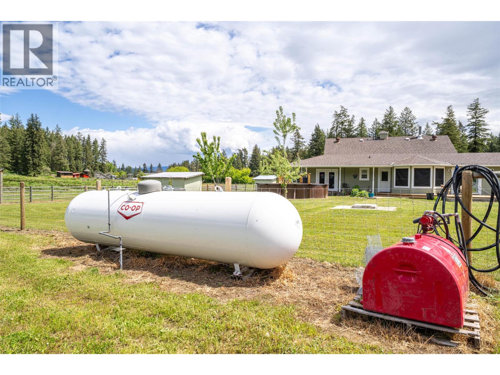  4858 Salmon River Road, Spallumcheen