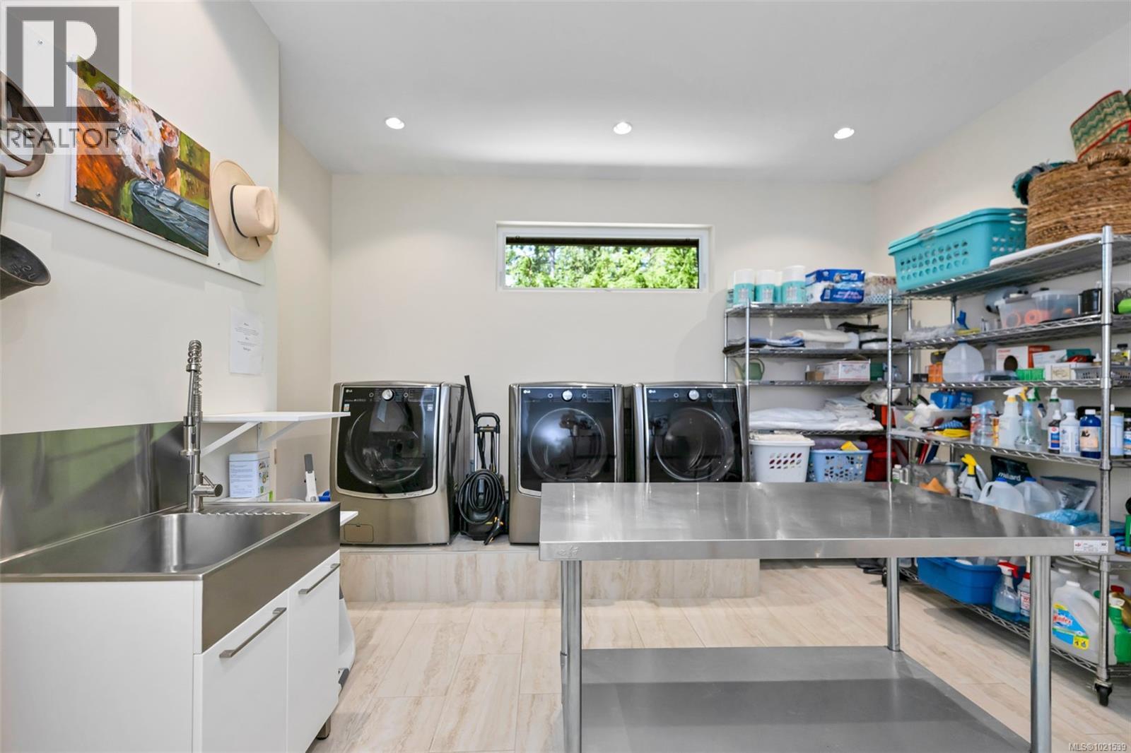 2476 Lighthouse Point Rd, Sooke