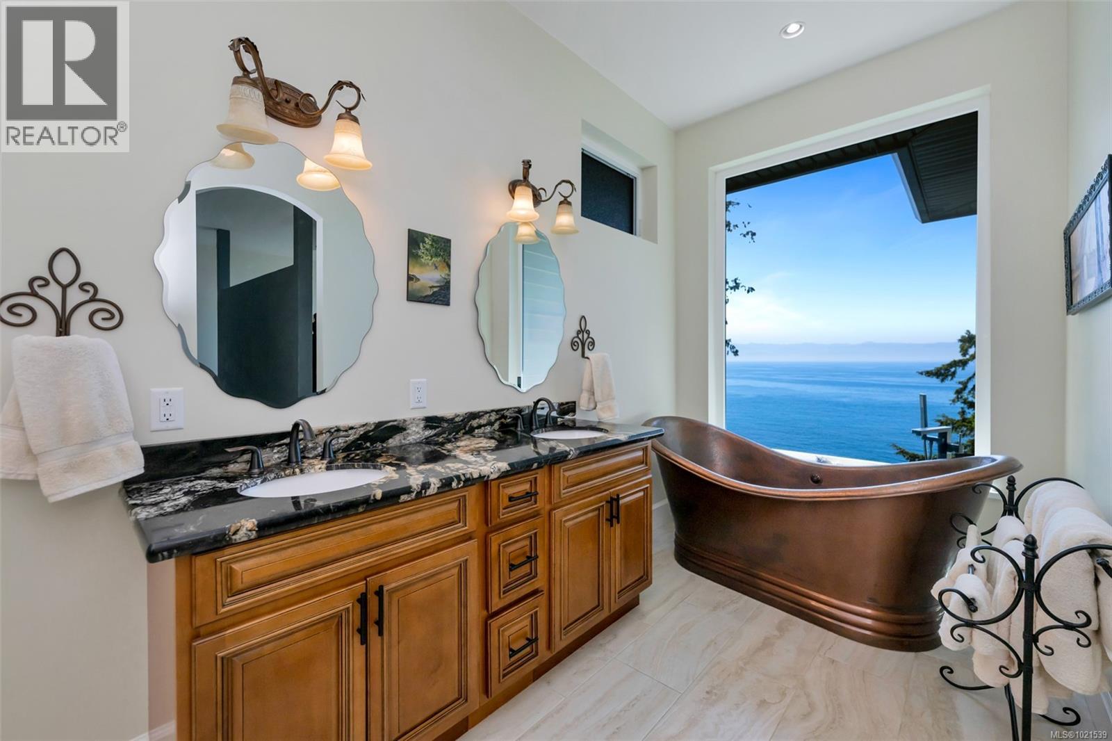 2476 Lighthouse Point Rd, Sooke