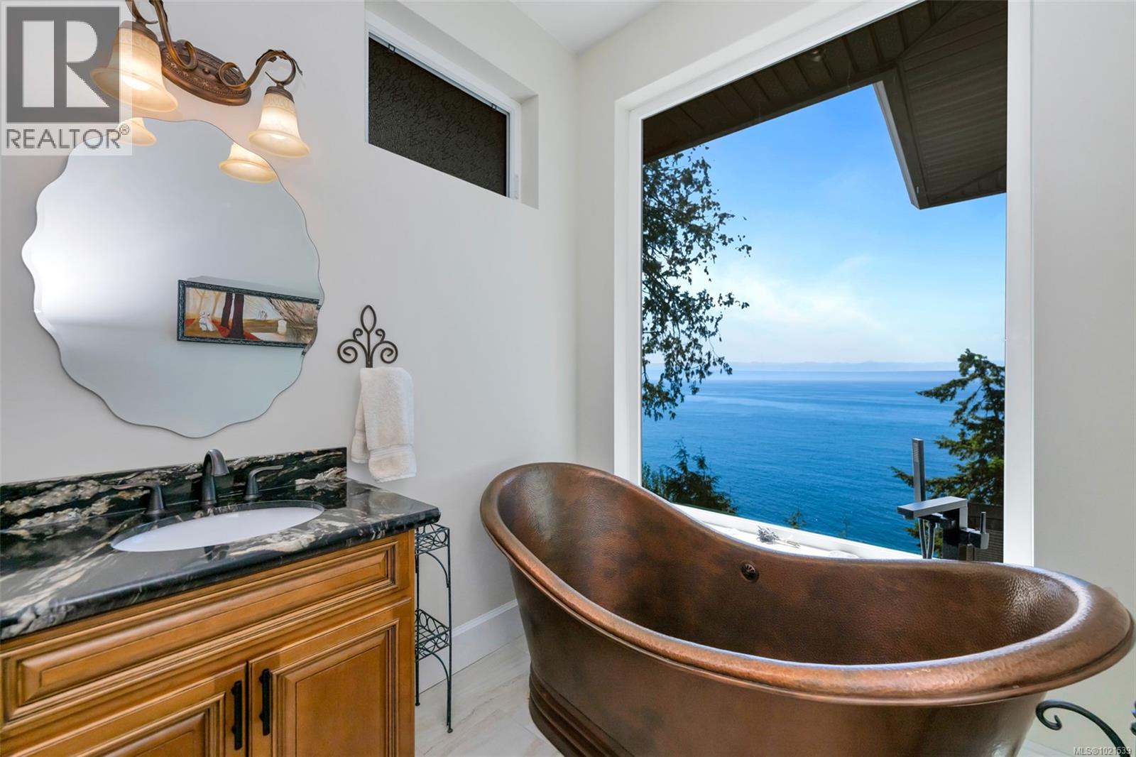 2476 Lighthouse Point Rd, Sooke