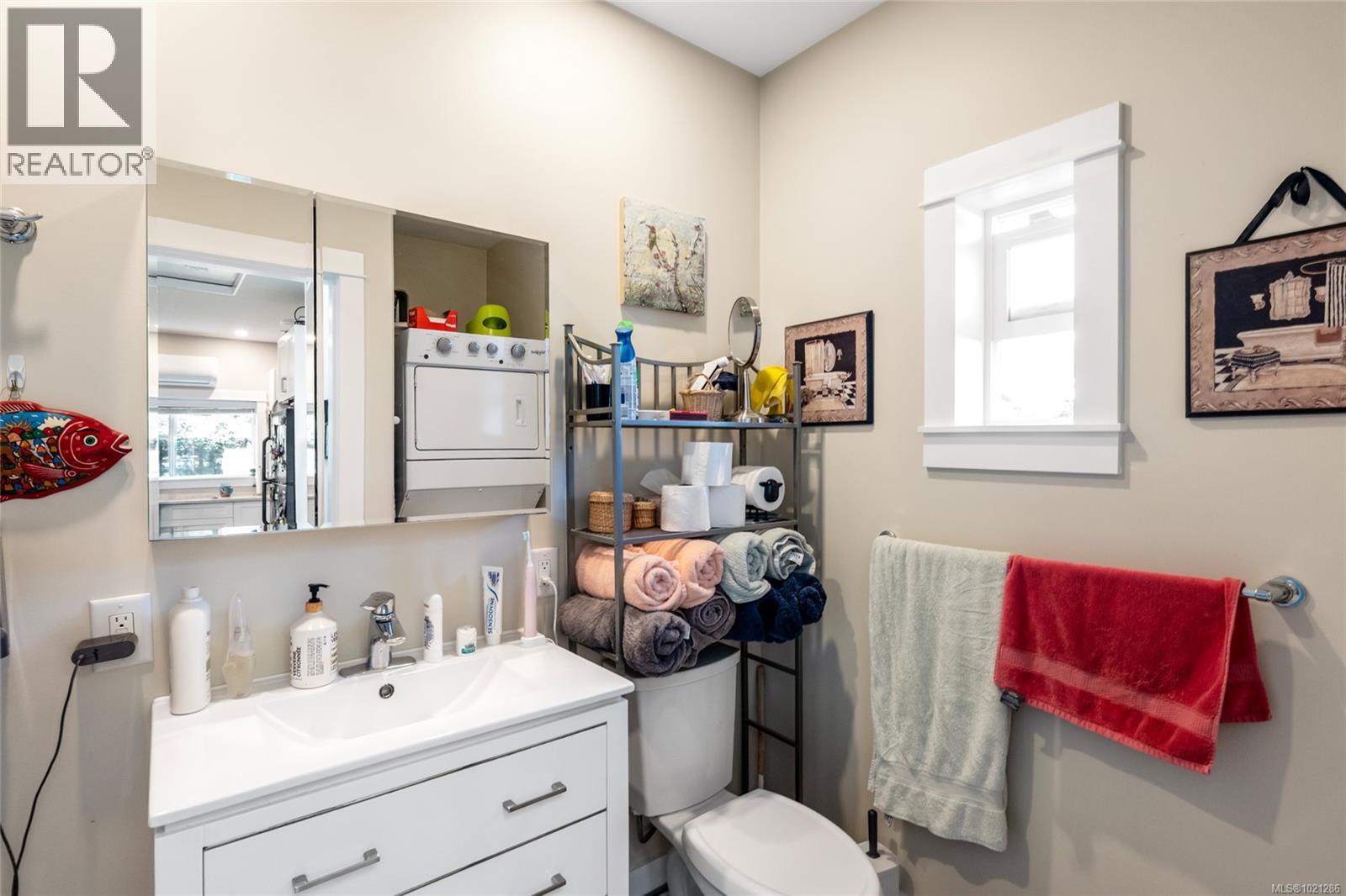 3026 Donald St, Saanich