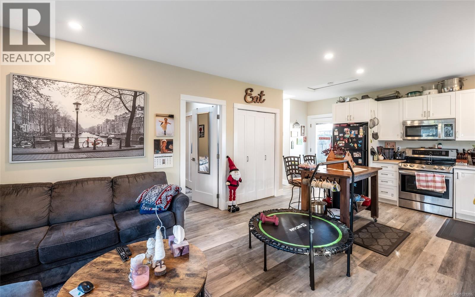 3026 Donald St, Saanich