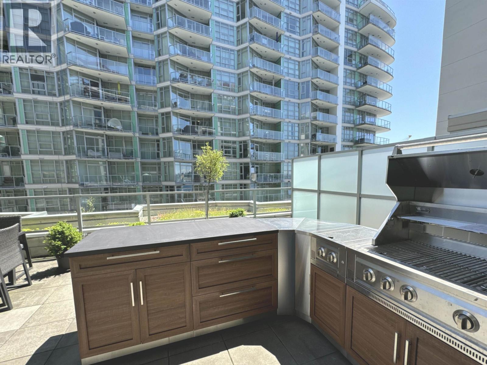 202 185 VICTORY SHIP WAY, North Vancouver