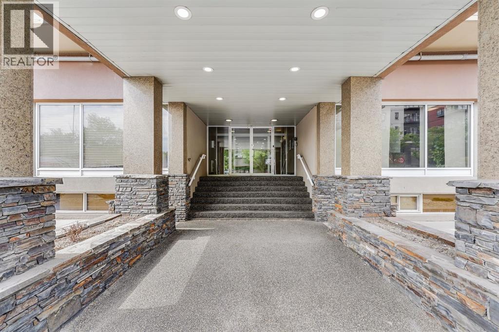 Single Family House for Sale in    Street NW Hillhurst Calgary 