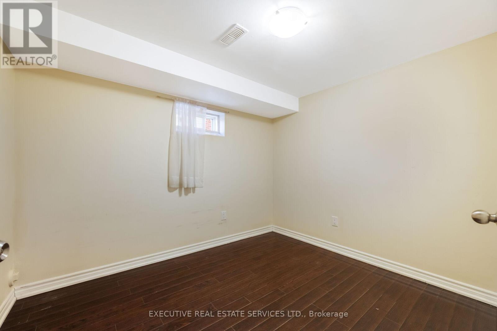 37 ROSS DRIVE - 37