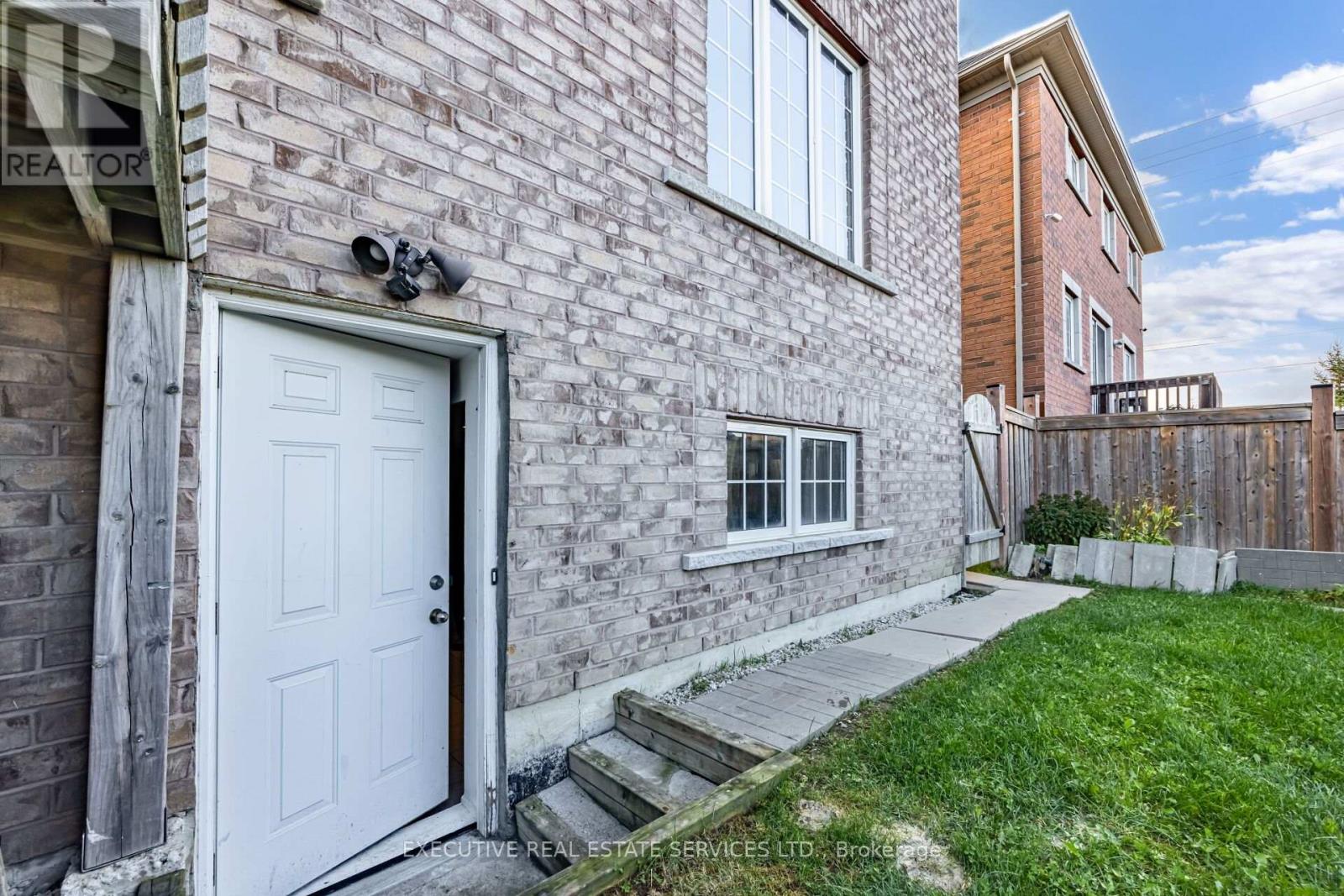 37 ROSS DRIVE - 43