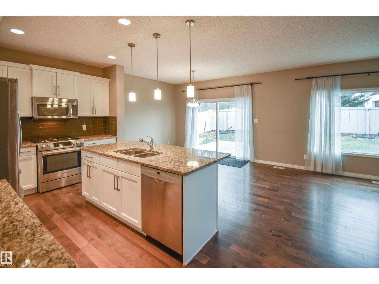 19 Meadowgrove LN, Spruce Grove