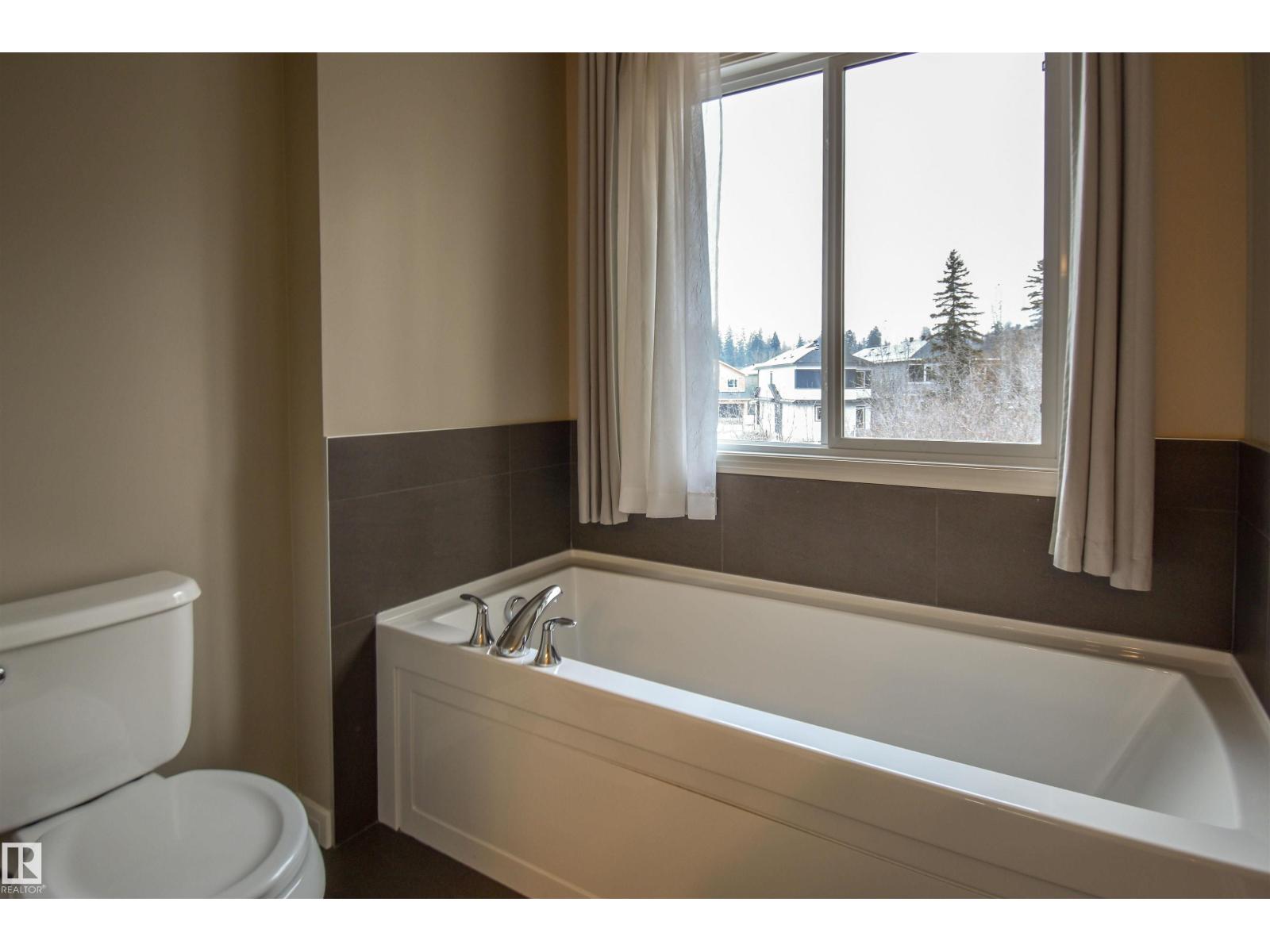 19 Meadowgrove LN, Spruce Grove