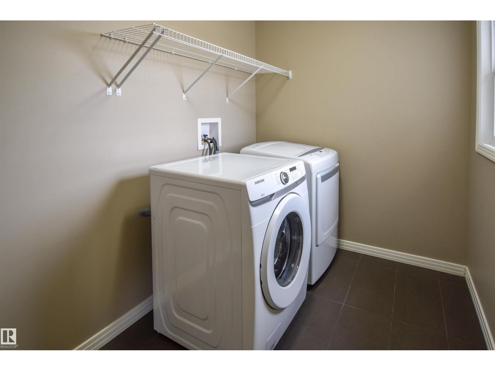 19 Meadowgrove LN, Spruce Grove