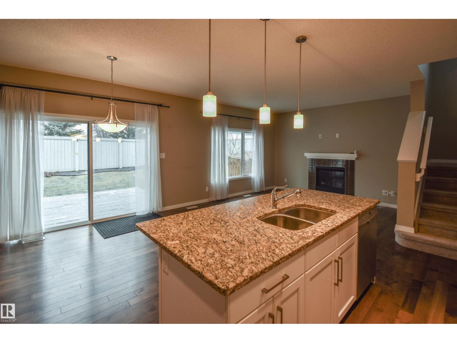 19 Meadowgrove LN, Spruce Grove