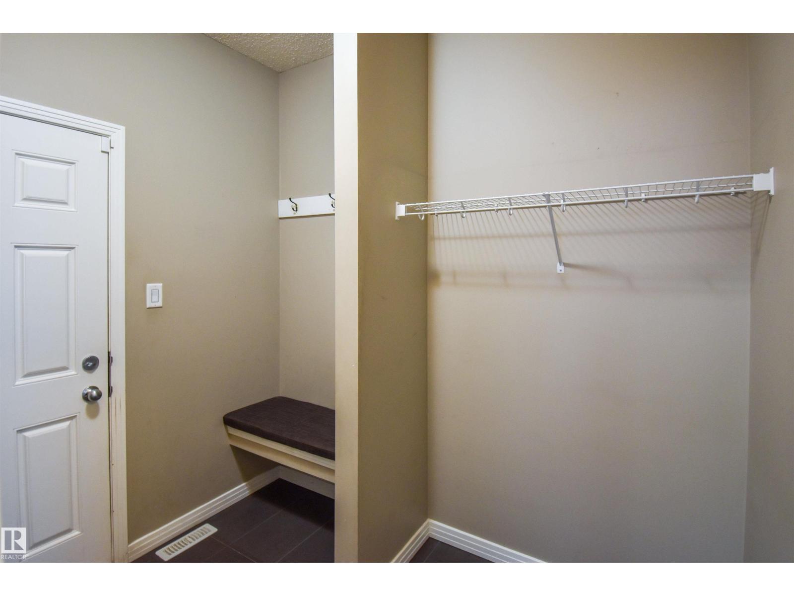 19 Meadowgrove LN, Spruce Grove