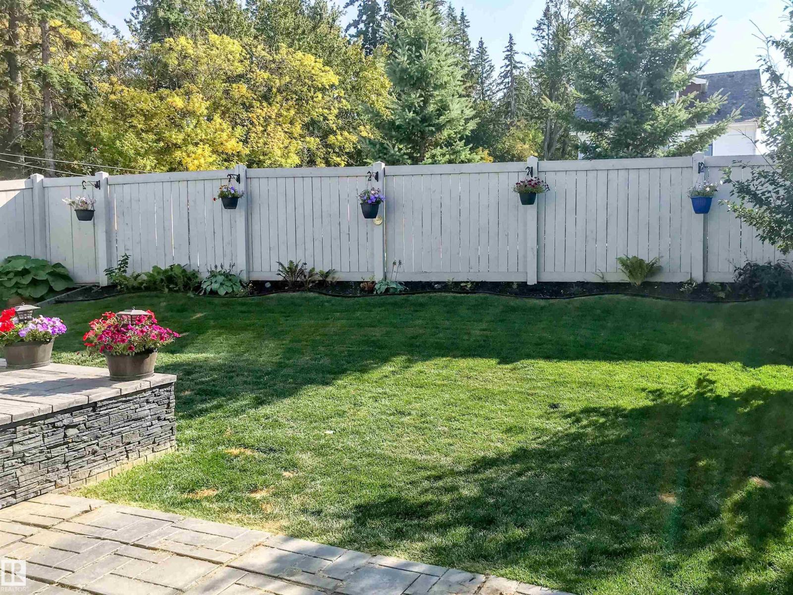 19 Meadowgrove LN, Spruce Grove