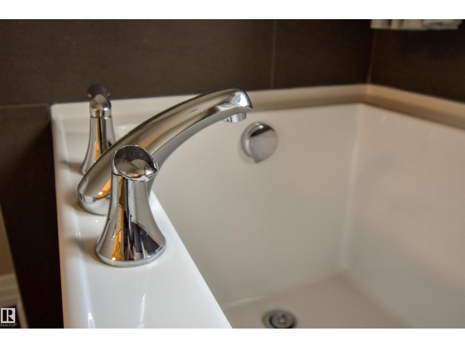 19 Meadowgrove LN, Spruce Grove