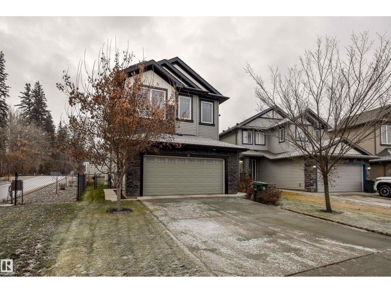 19 Meadowgrove LN, Spruce Grove