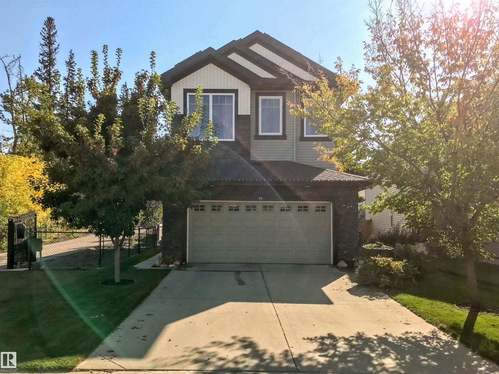 19 Meadowgrove LN, Spruce Grove