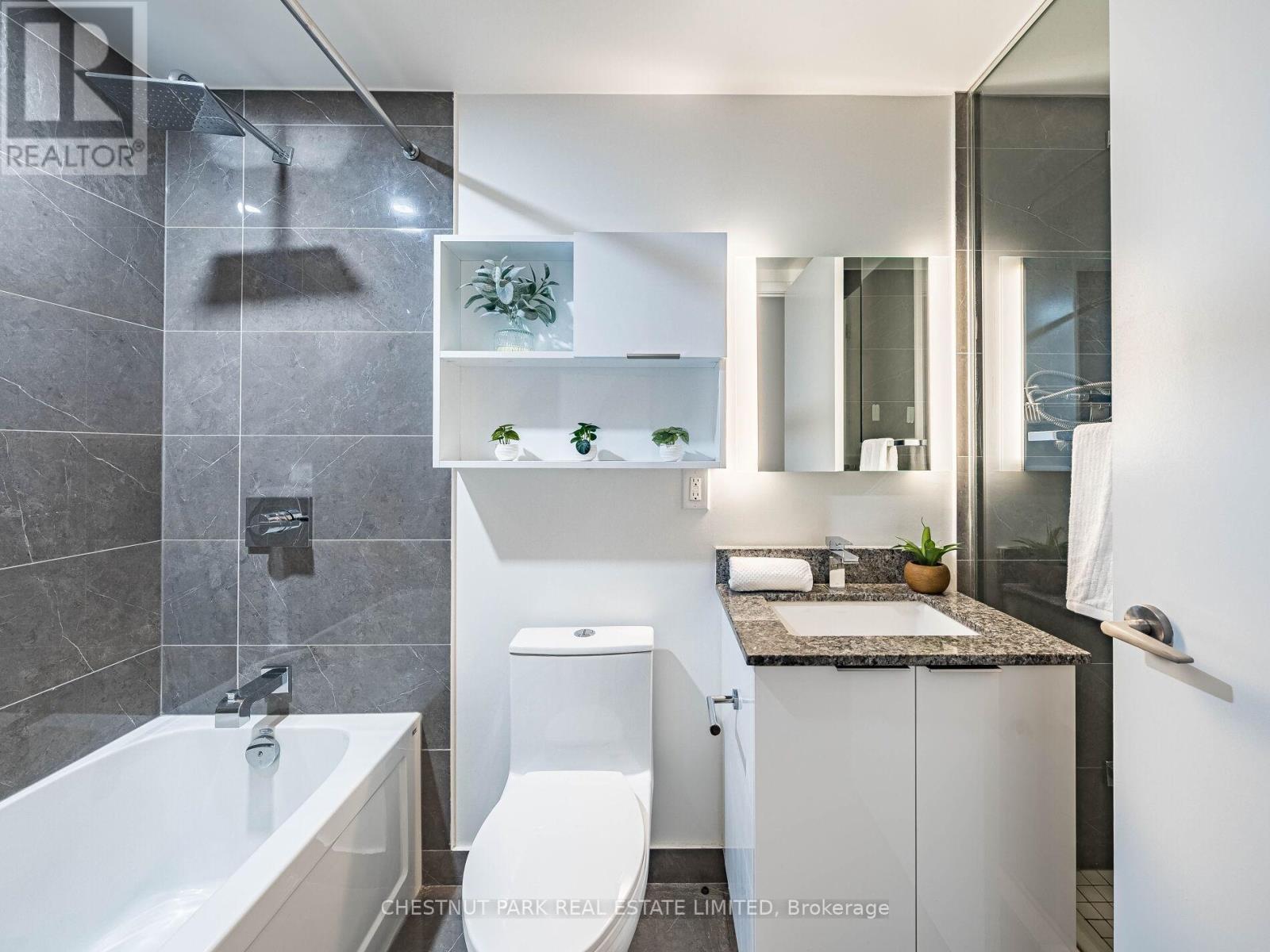 #408 18 MAITLAND TERRACE - 34