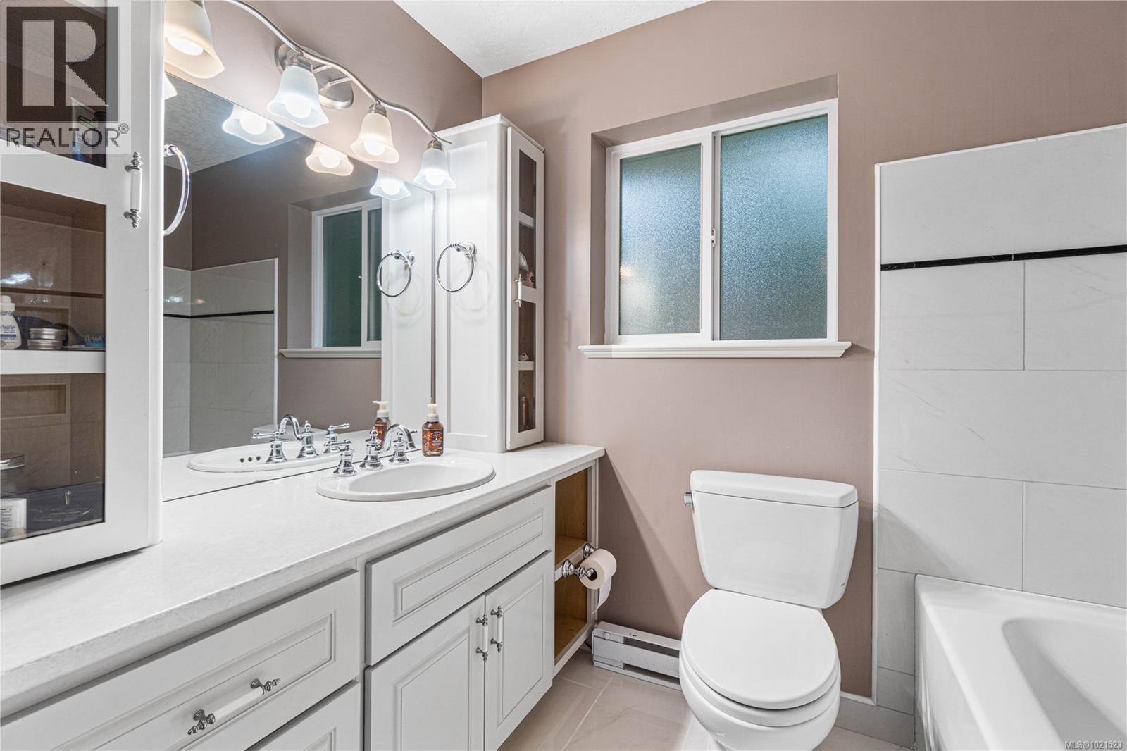 1763 Martini Way, Qualicum Beach