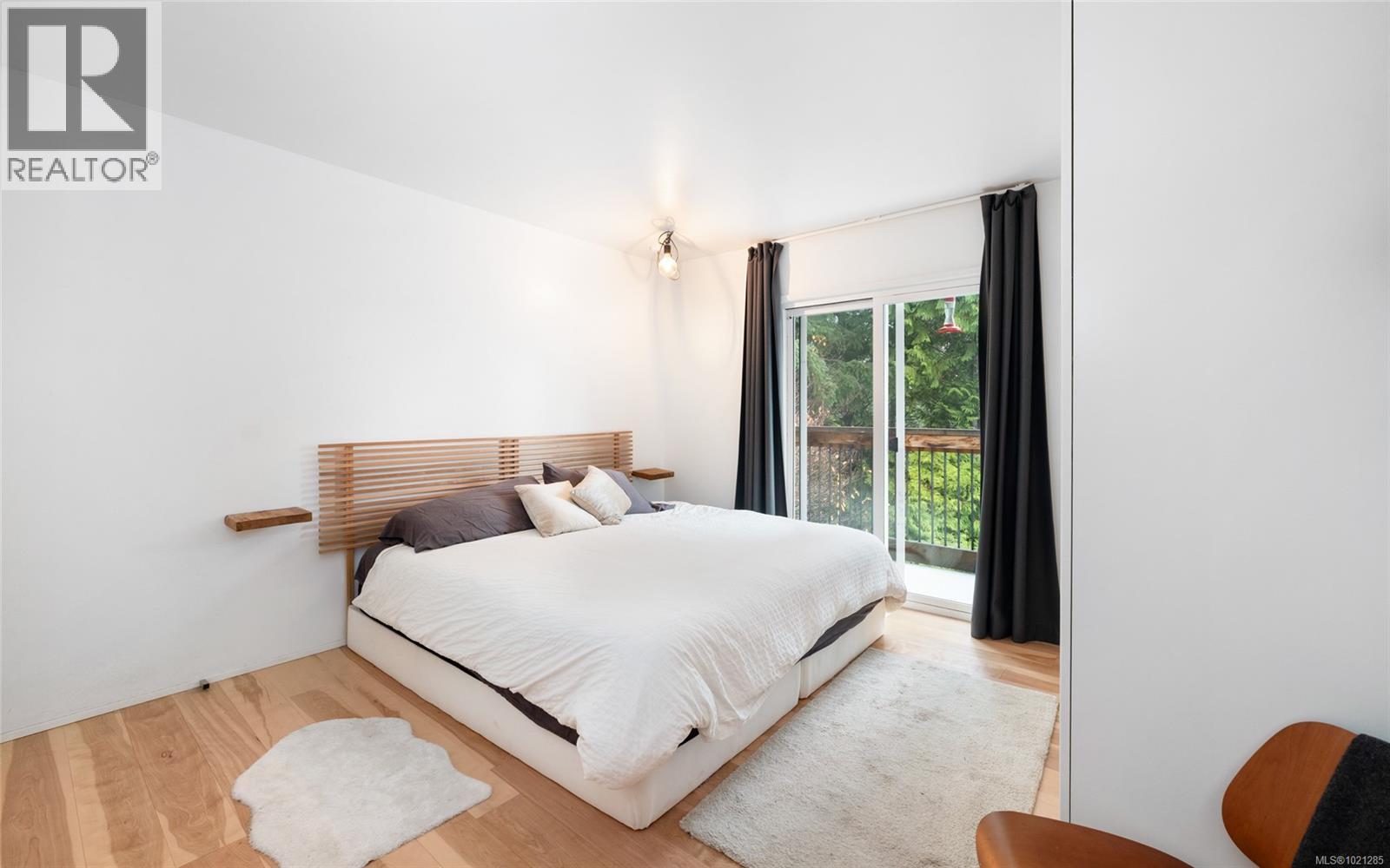 5087 Catalina Terr, Saanich