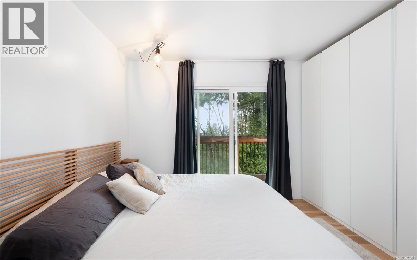 5087 Catalina Terr, Saanich