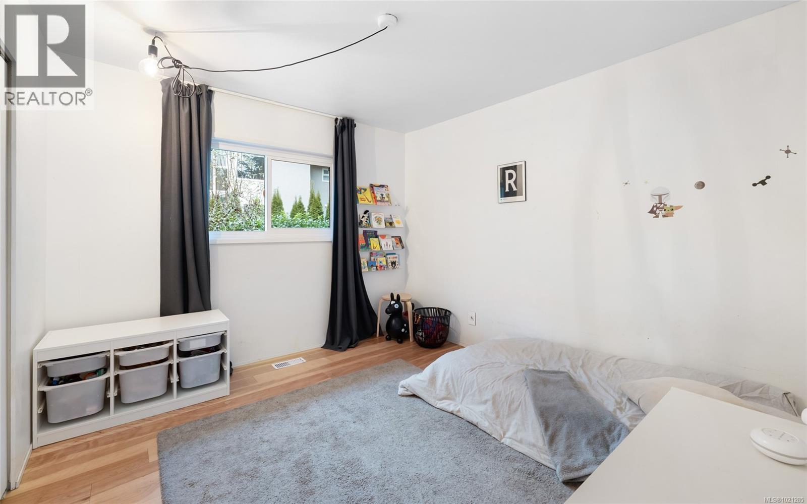 5087 Catalina Terr, Saanich