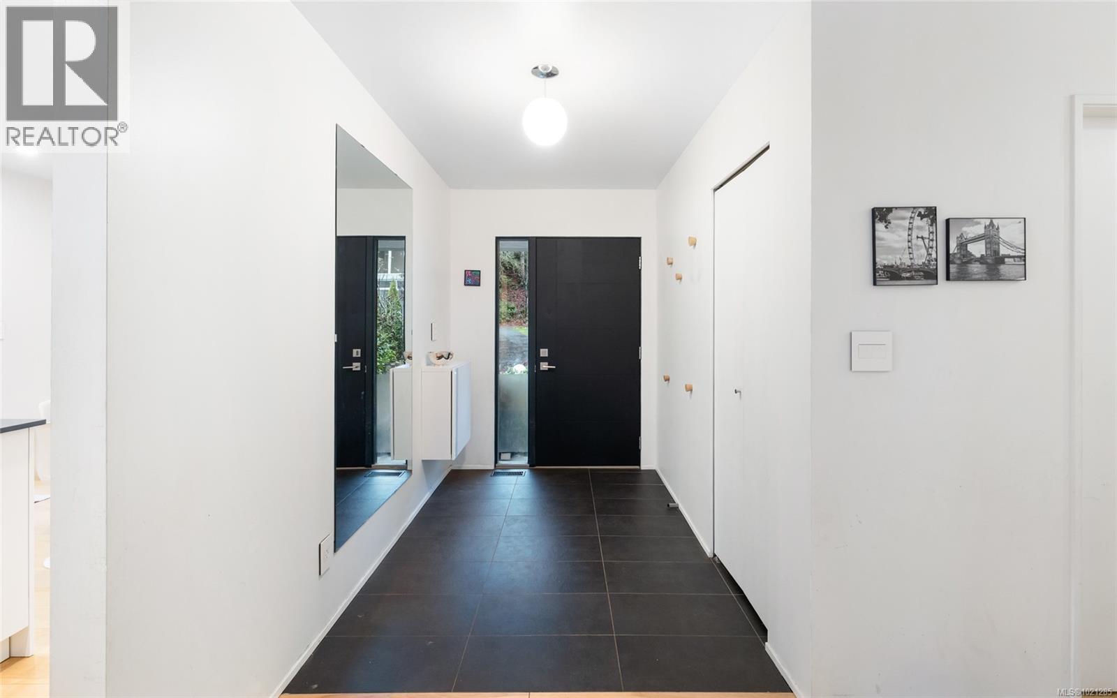 5087 Catalina Terr, Saanich