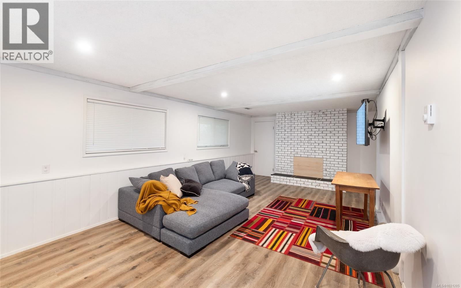 5087 Catalina Terr, Saanich