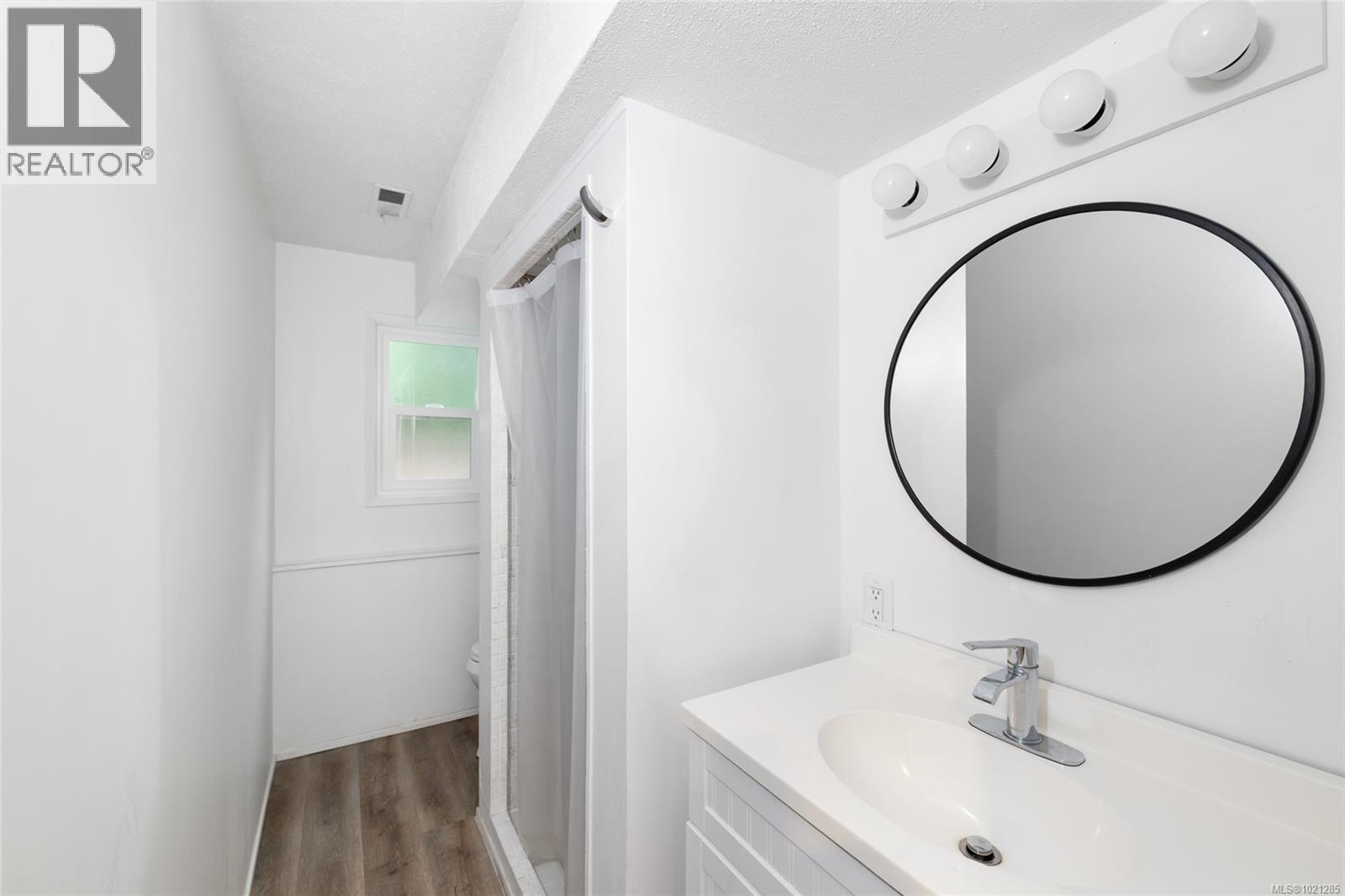 5087 Catalina Terr, Saanich