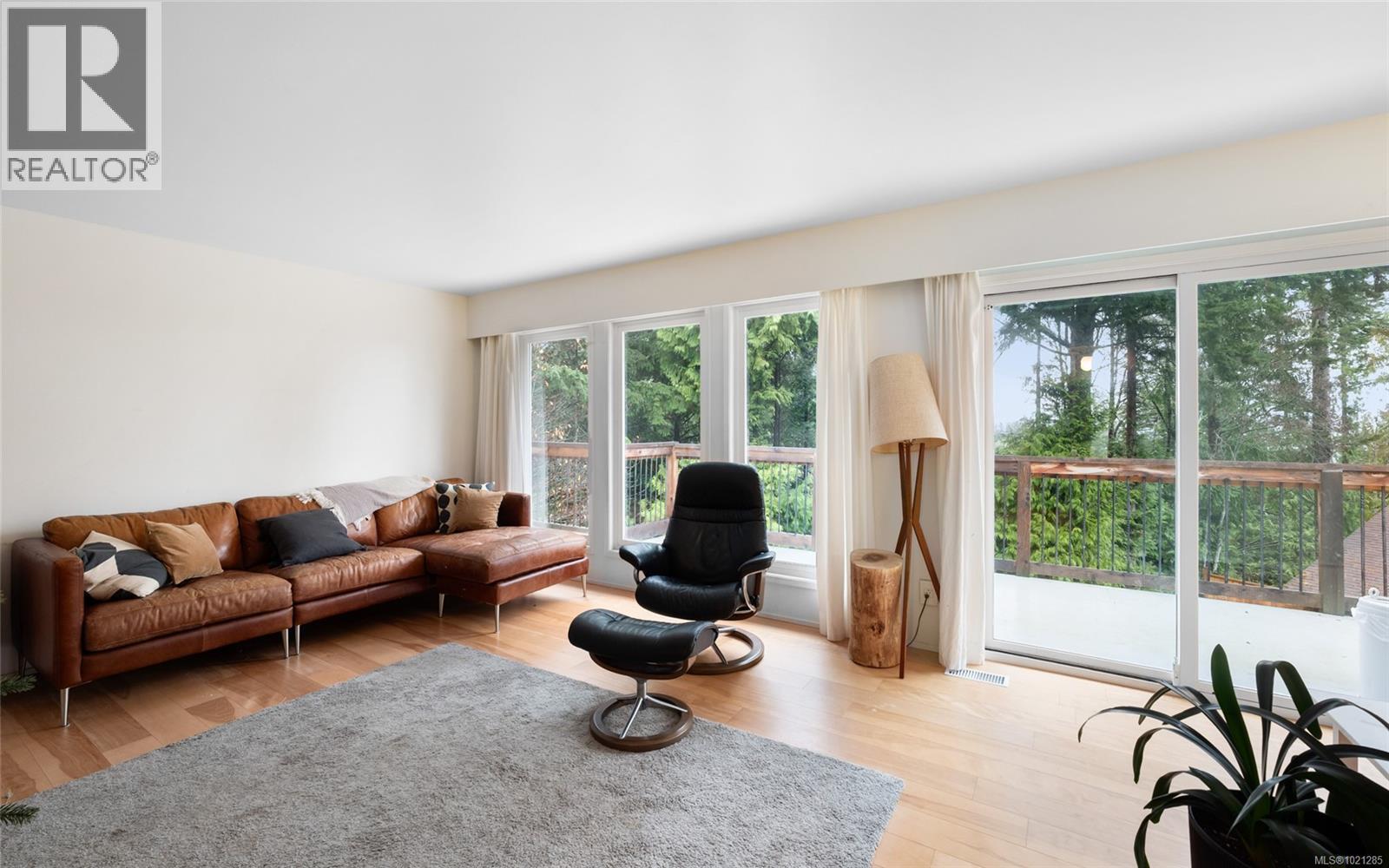 5087 Catalina Terr, Saanich