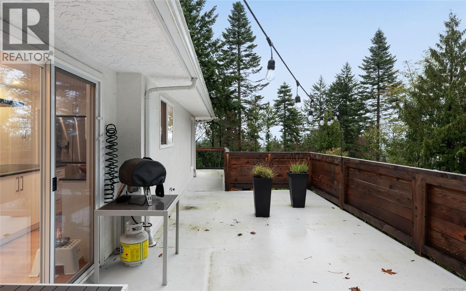 5087 Catalina Terr, Saanich