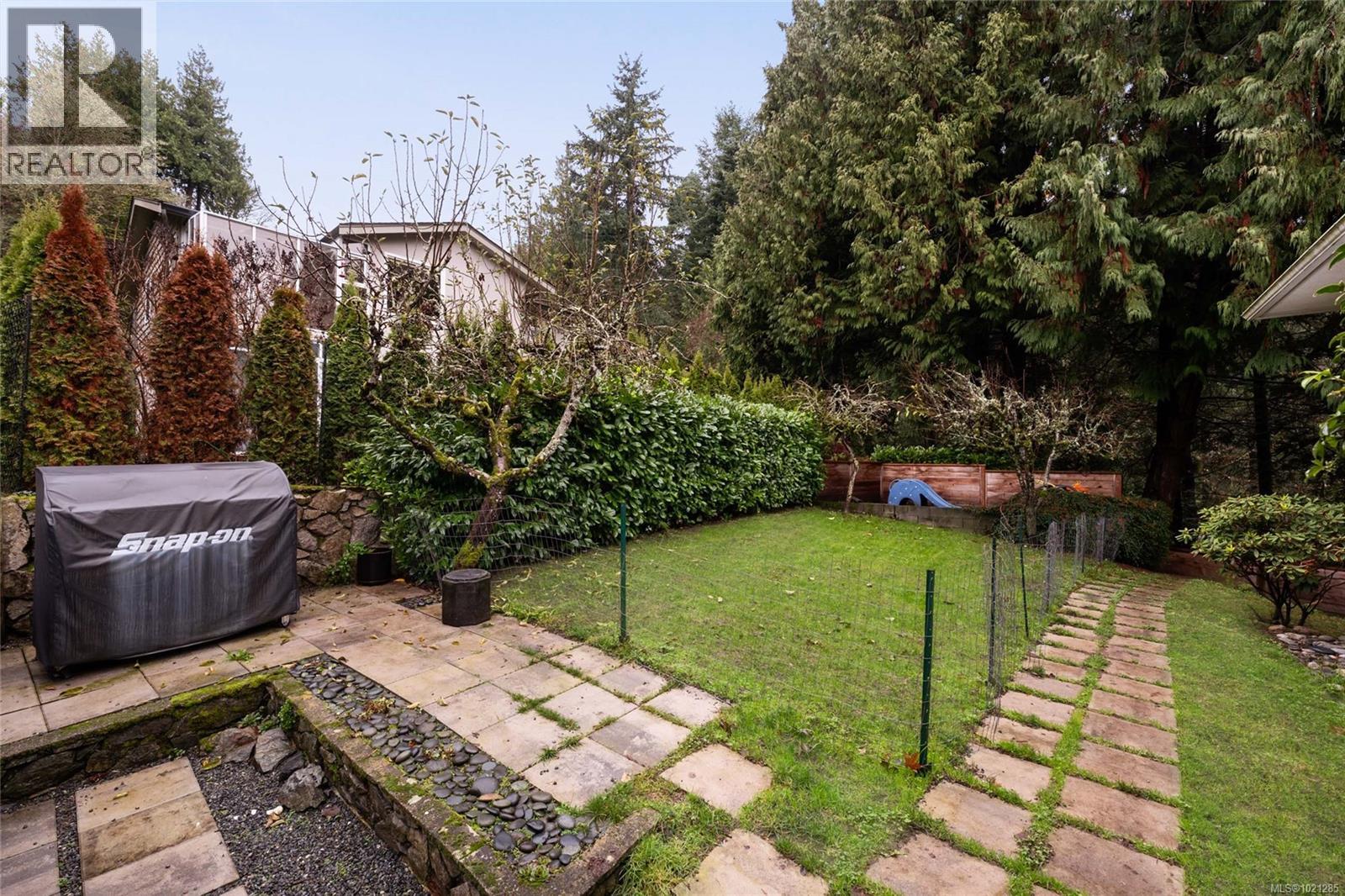 5087 Catalina Terr, Saanich