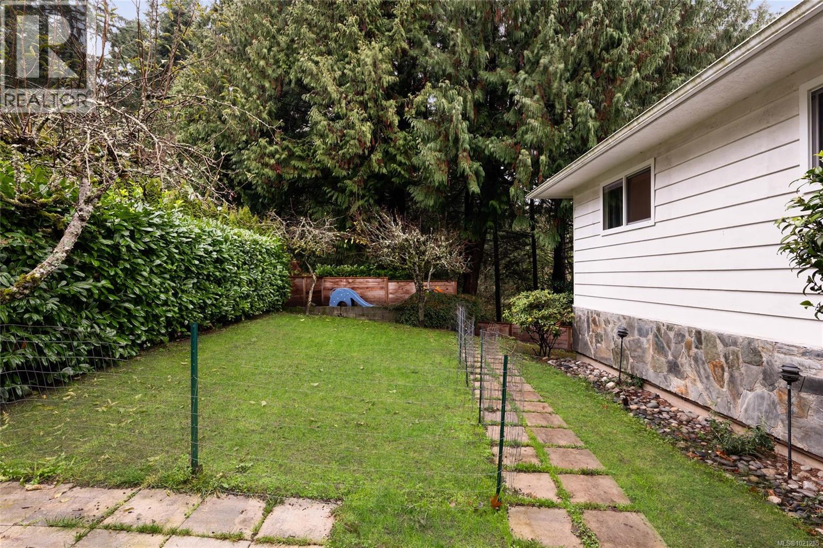 5087 Catalina Terr, Saanich