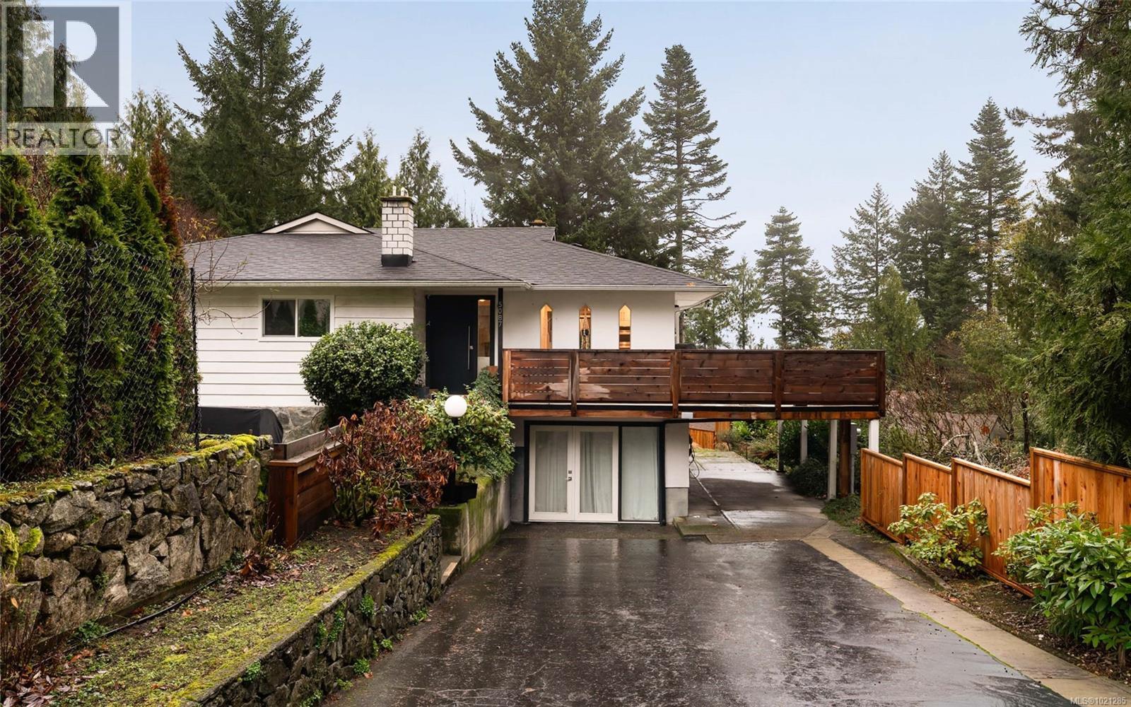 5087 Catalina Terr, Saanich