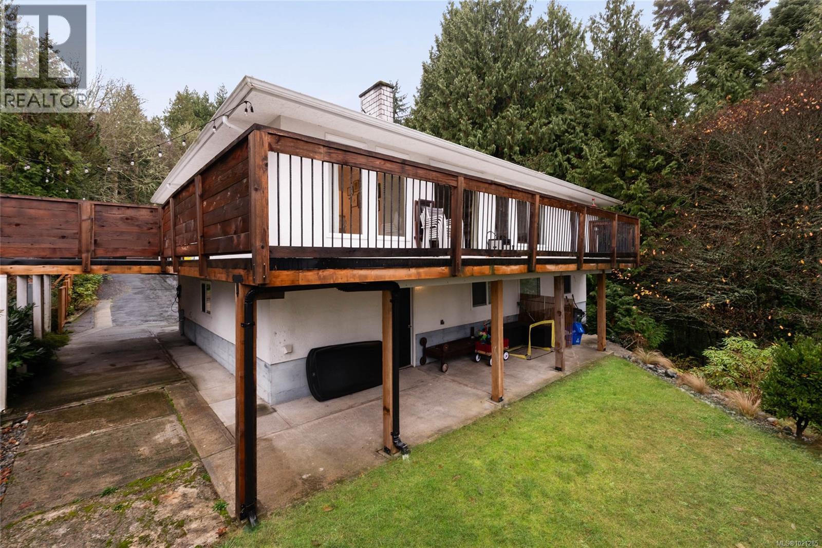 5087 Catalina Terr, Saanich