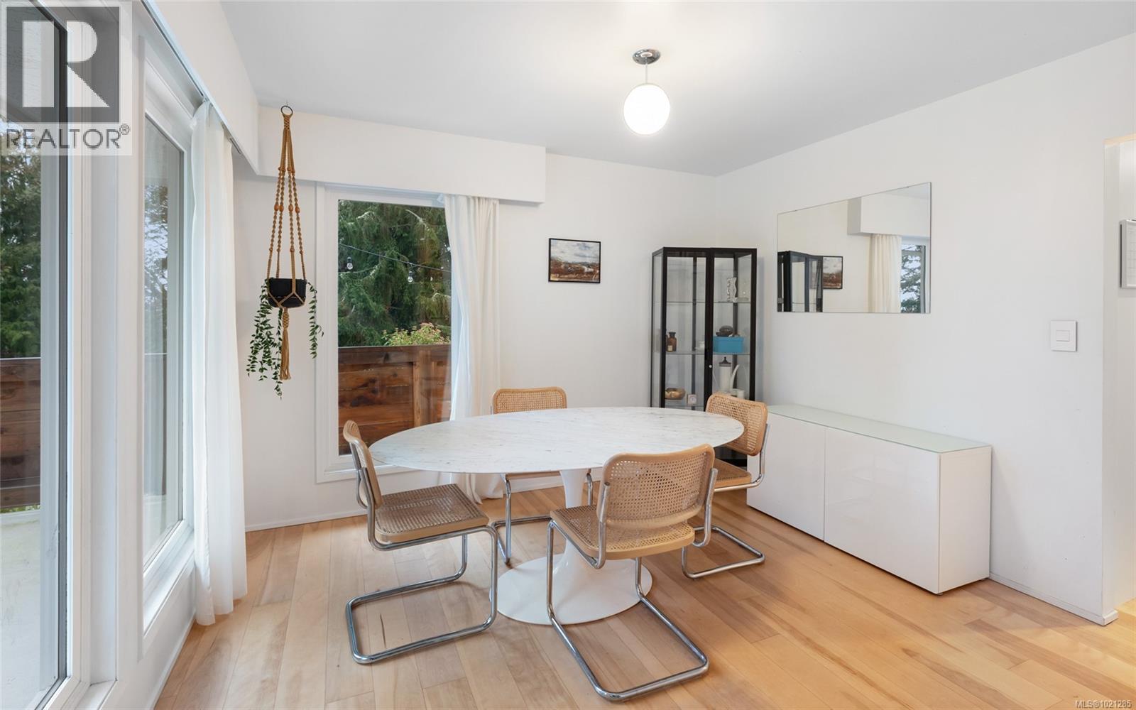 5087 Catalina Terr, Saanich