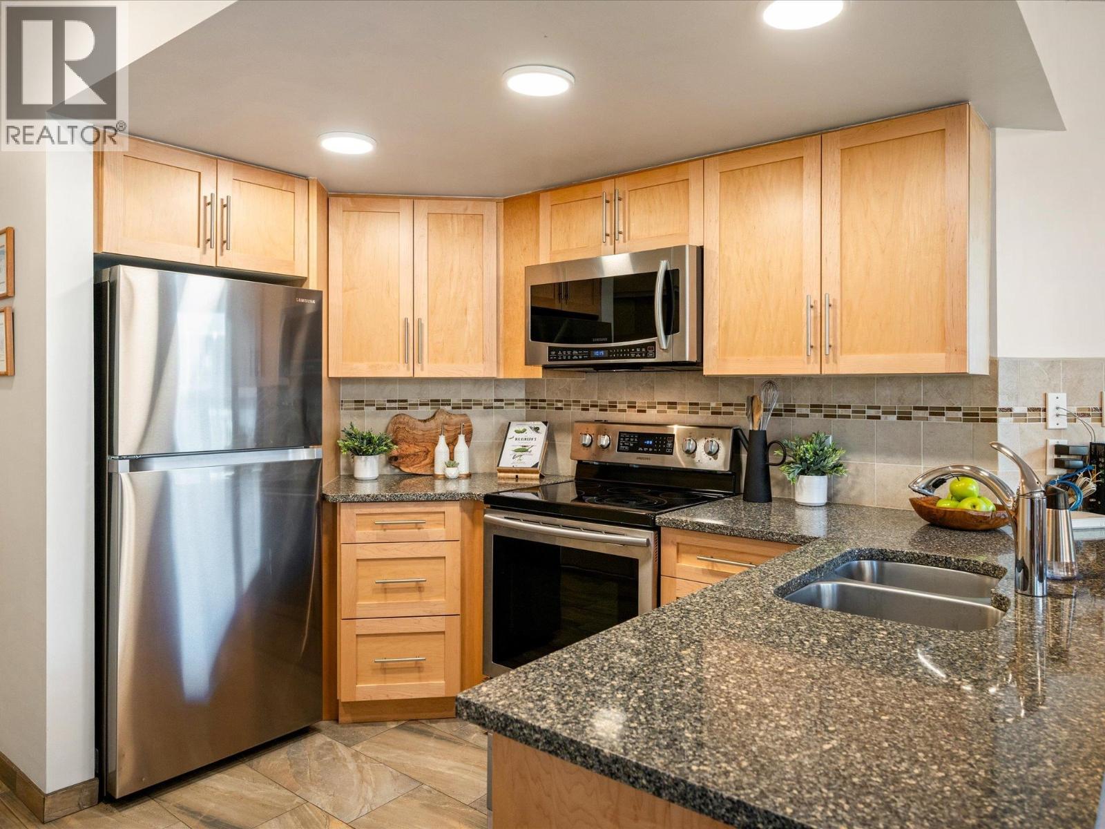 205 4338 MAIN STREET, Whistler