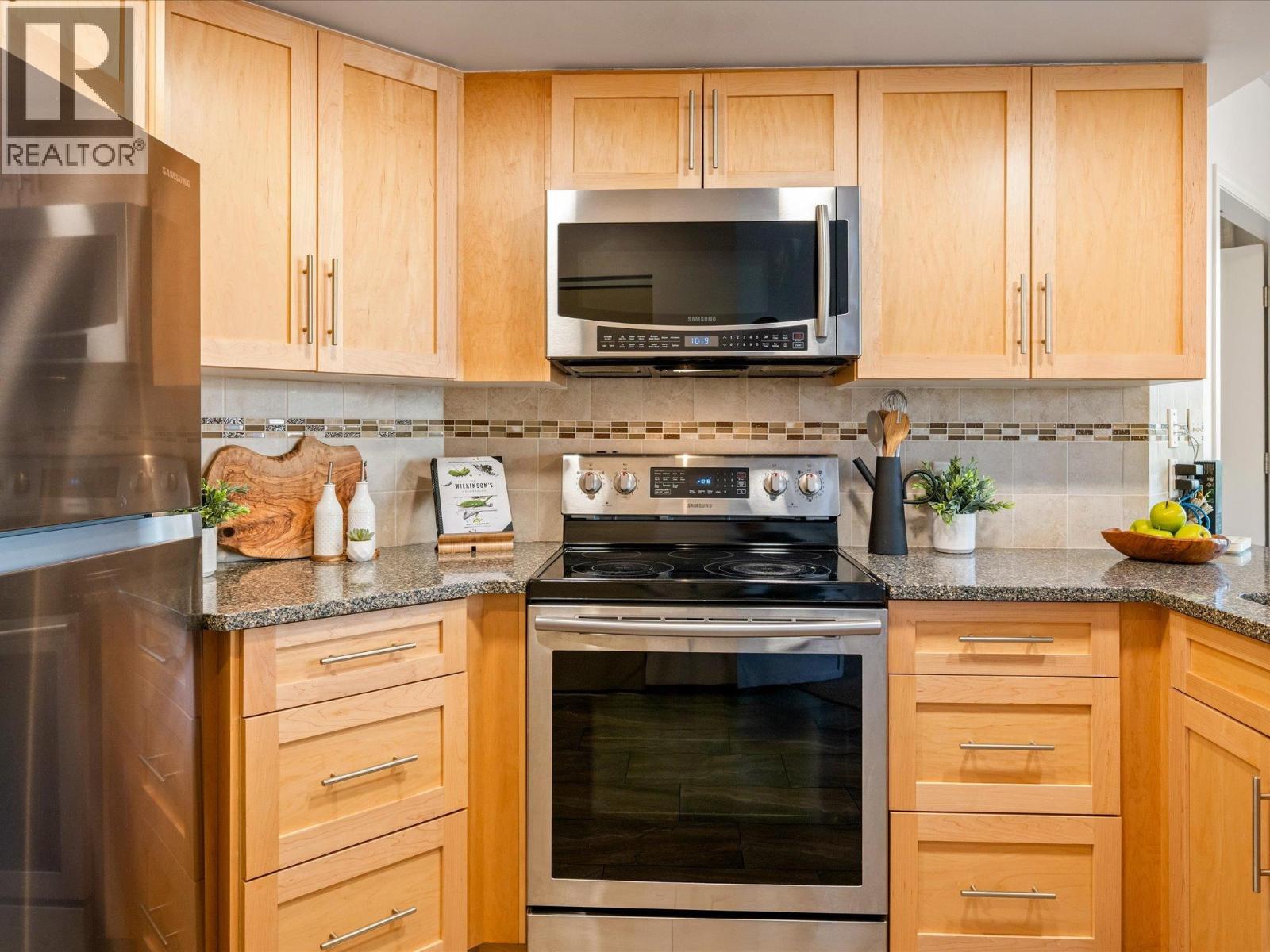 205 4338 MAIN STREET, Whistler