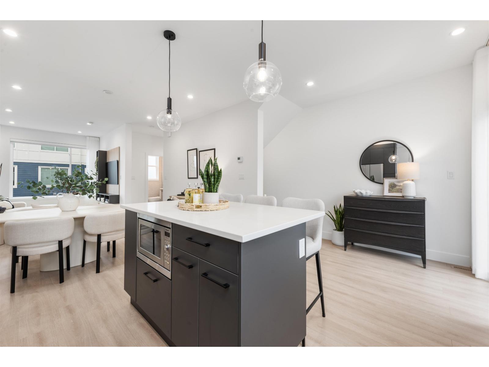 7 19330 FAIRWAY DRIVE - Photo 5 of 16, Surrey, British Columbia