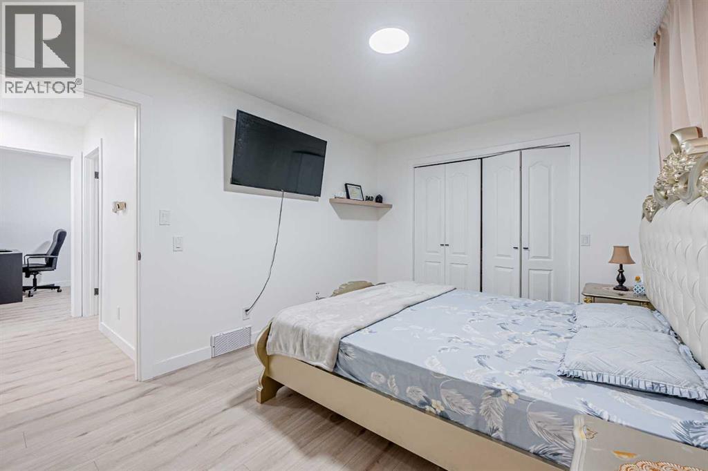 Single Family House Bungalow for Sale in  Dovercliffe Way SE Dover Calgary 