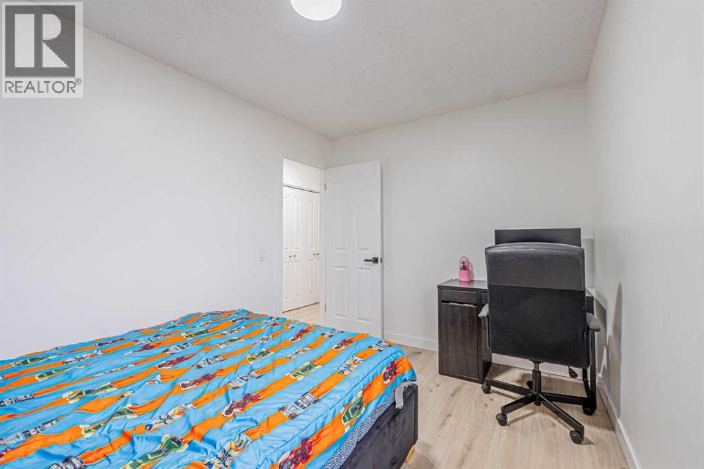 Single Family House Bungalow for Sale in  Dovercliffe Way SE Dover Calgary 