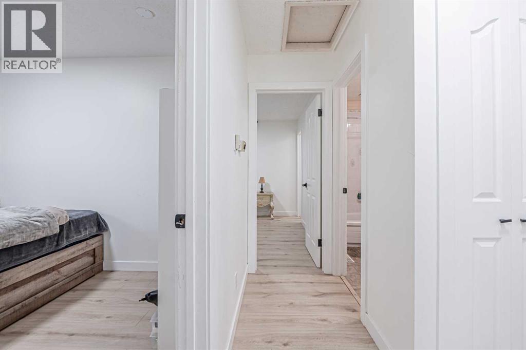 Single Family House Bungalow for Sale in  Dovercliffe Way SE Dover Calgary 