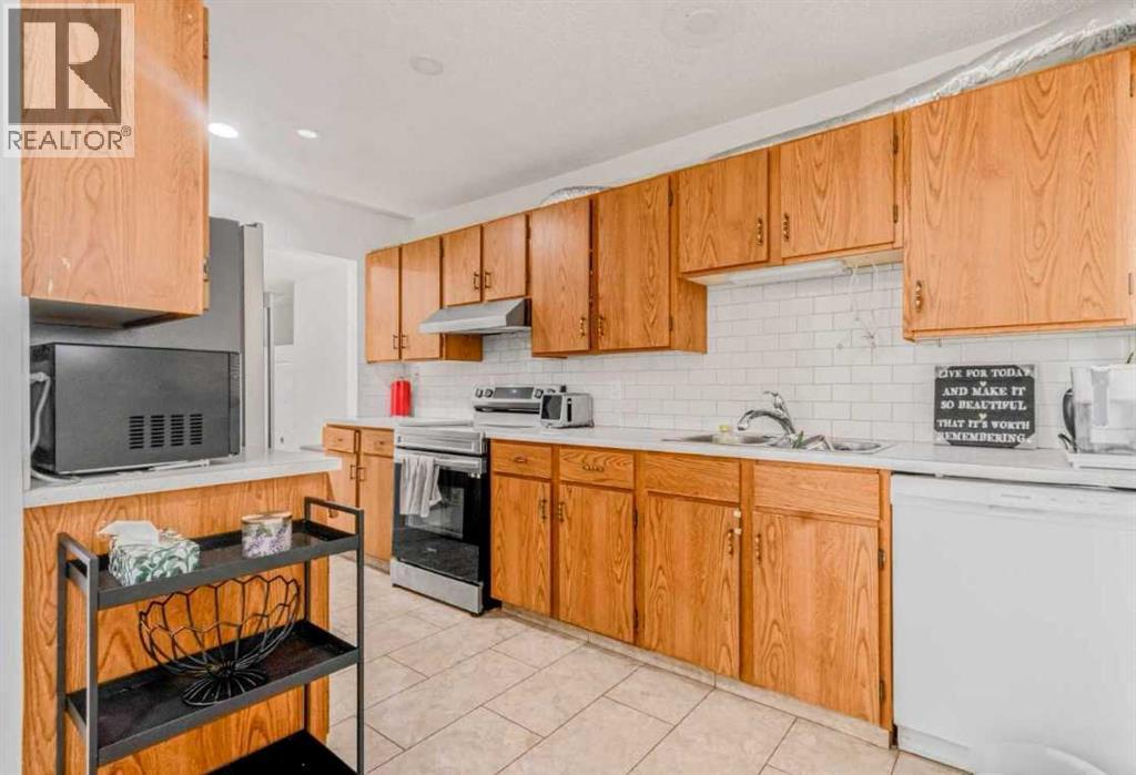 Single Family House Bungalow for Sale in  Dovercliffe Way SE Dover Calgary 