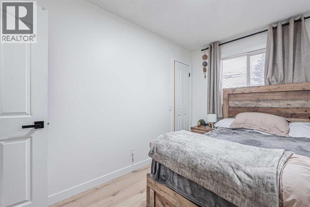 Single Family House Bungalow for Sale in  Dovercliffe Way SE Dover Calgary 